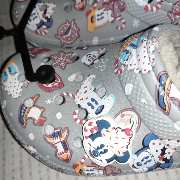 Crocs | Disney Christmas Crocs - Picture 3 of 6